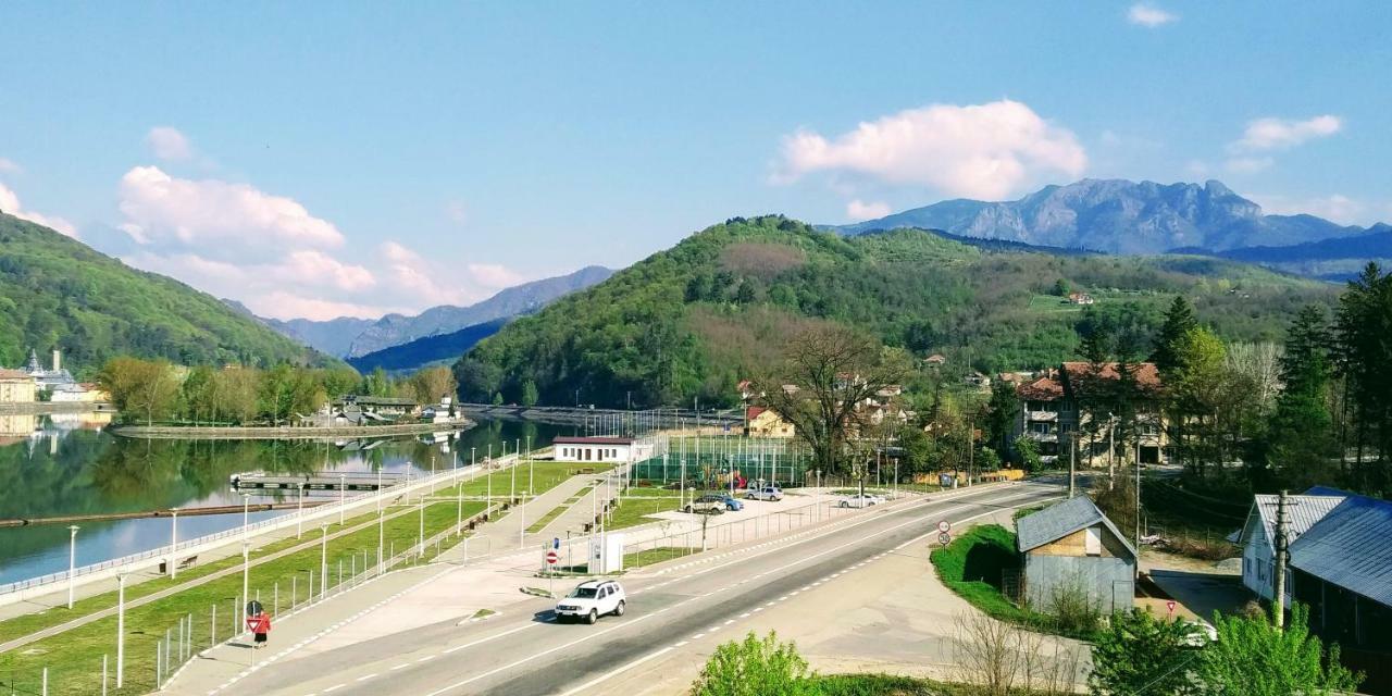 CălimăneştiCasa Mirajアパートメント エクステリア 写真